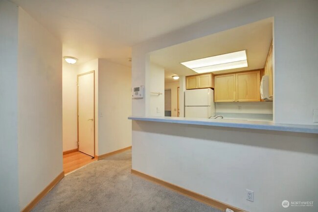 Building Photo - 2 Week Move In Special - Beautiful Edmonds...