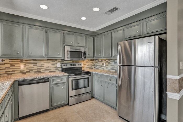 Building Photo - 108 Peach Tree Ln