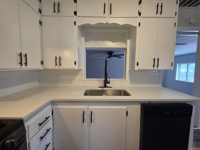 Building Photo - 1626 Davis St