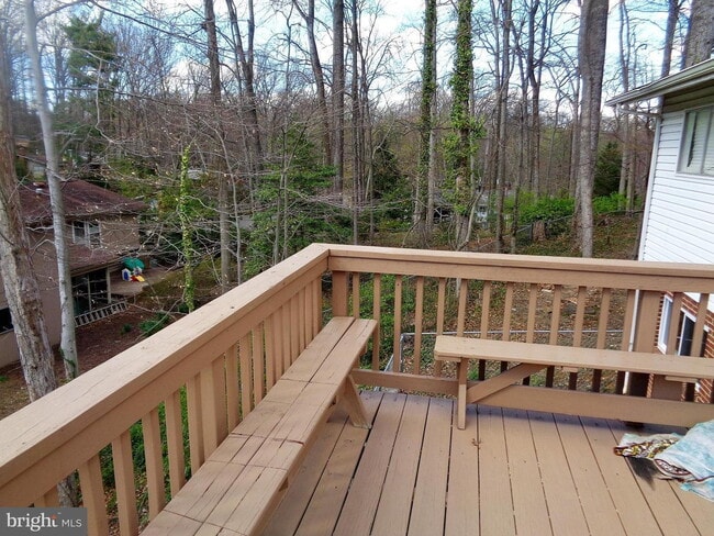 Building Photo - Serene Springfield Home Backing to Wooded ...