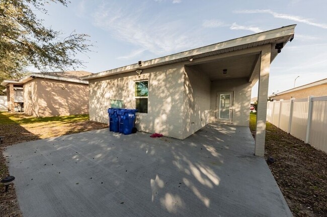 Building Photo - 2905 Whispering Trails Dr