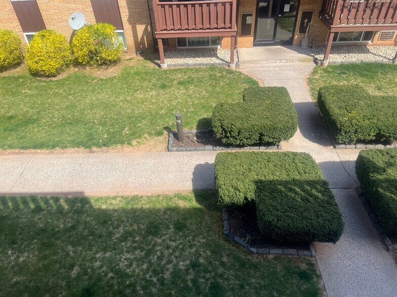 Building Photo - 89 Clinic Dr