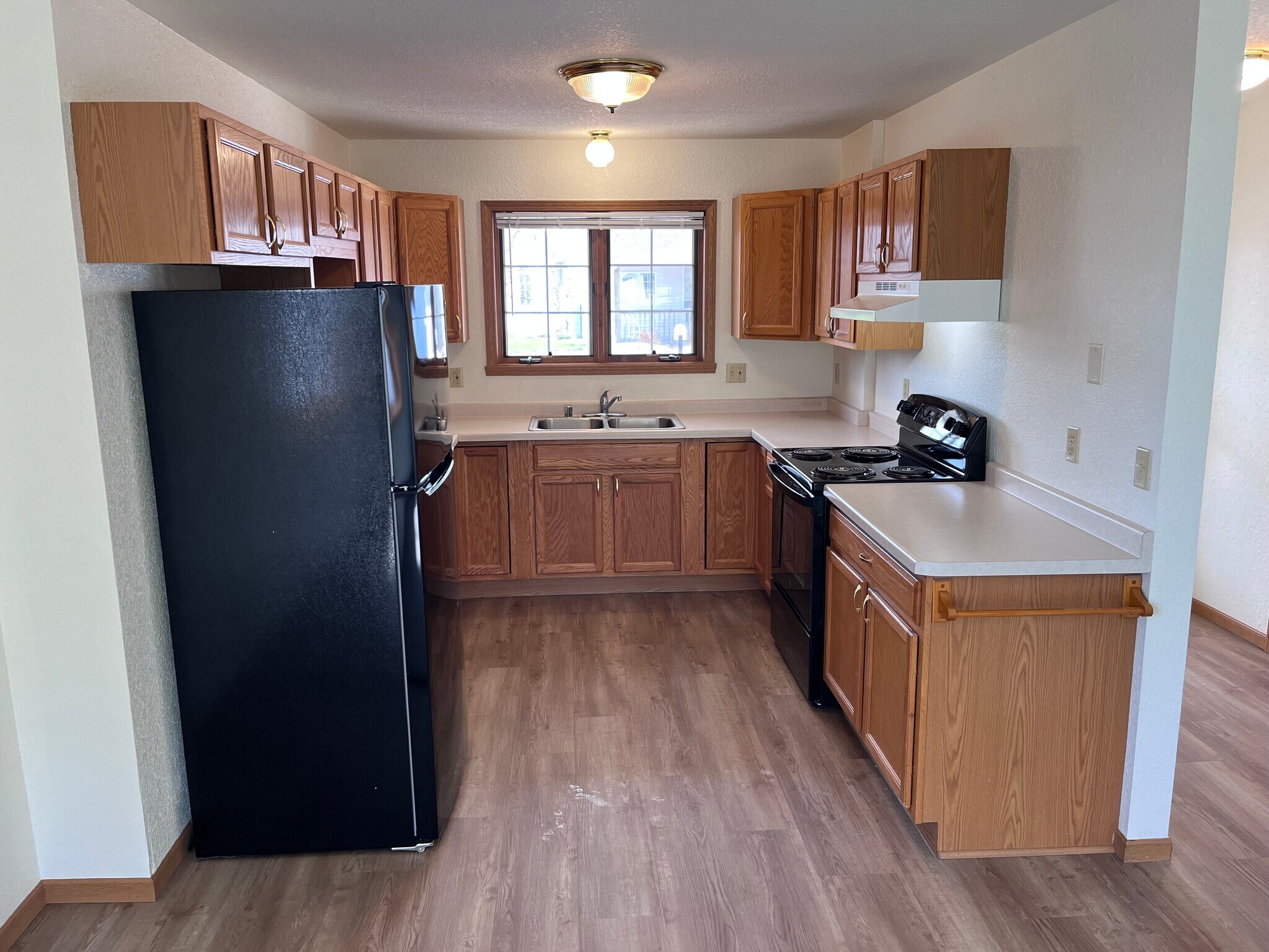 Building Photo - 996 Primrose Ln