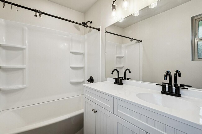 Building Photo - 426 Lafitte St