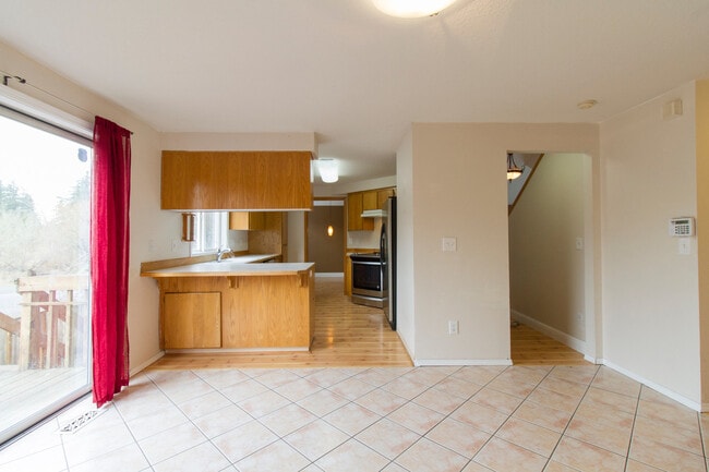 Building Photo - Lovely Corner Home in Quiet Neighborhood w...