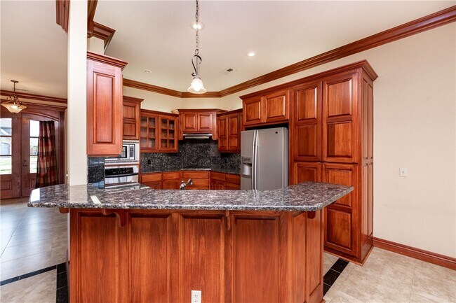 Building Photo - 3902 SW Banbury Dr