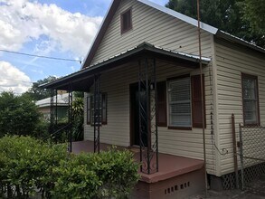 Building Photo - North Hyde Park Bungalow Close to U.T.