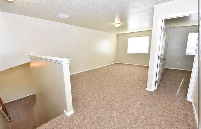 Building Photo - 3341 N Maplestone Ave