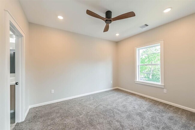 Building Photo - 4721 Mallow St