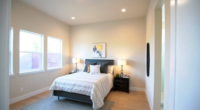 Building Photo - Charming 2-Bedroom Home with Central Vacuum & 2 Baths on Edgewood Drive!