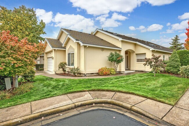 Building Photo - Alder Creek Estates Home available**Gated Community**Minutes from Rogue Regional Medical Center o...