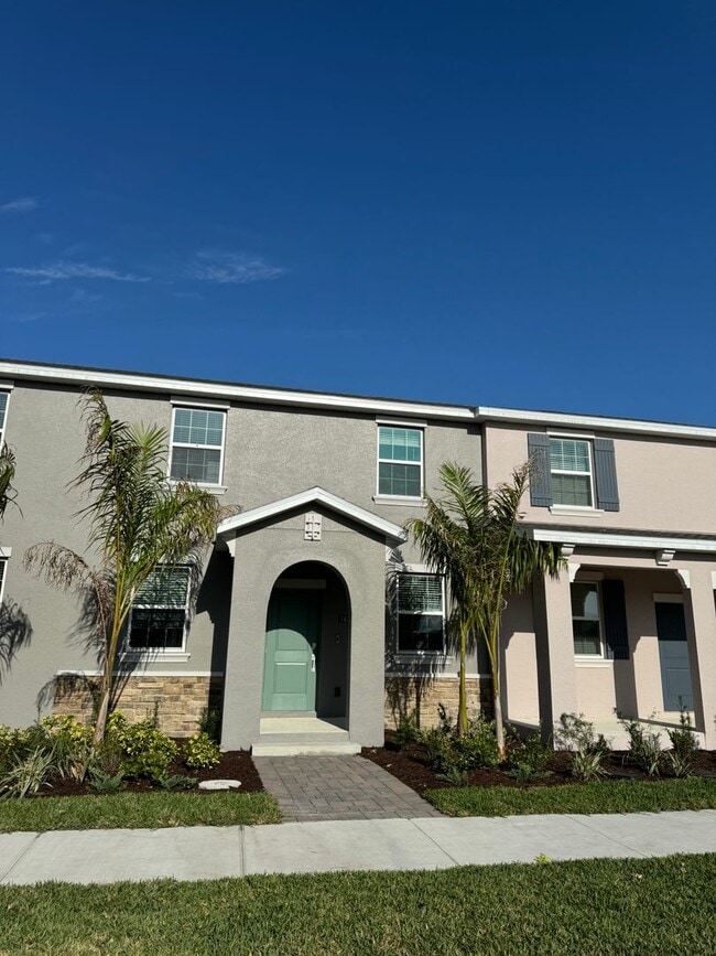 Brand new 3BD/2.5BA home in Parkside Lakeland 1674 Contentment Lp