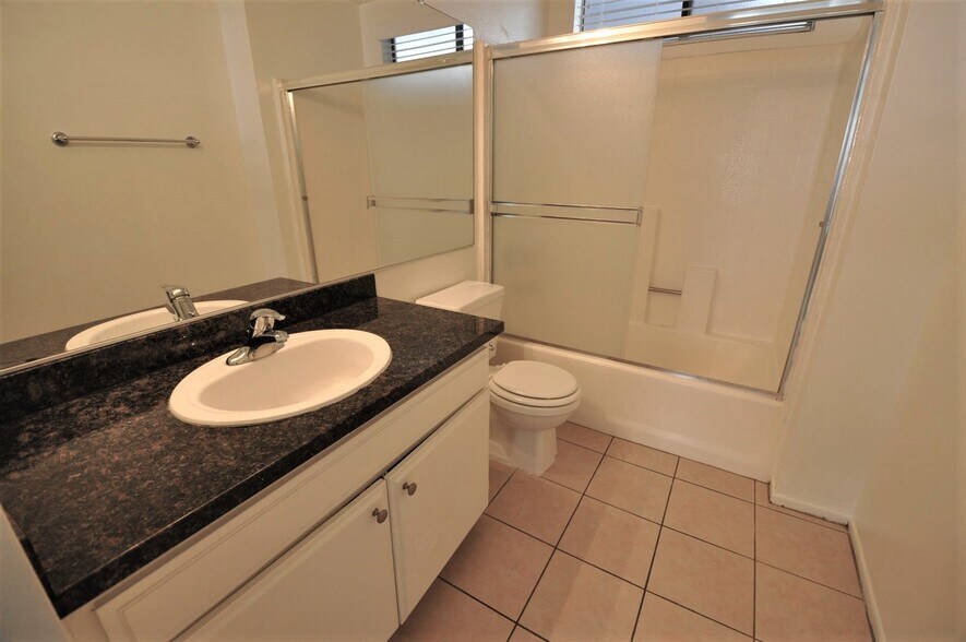 Building Photo - 12249 Oxnard St