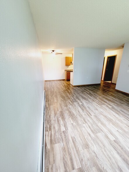 Building Photo - 102 4th St E