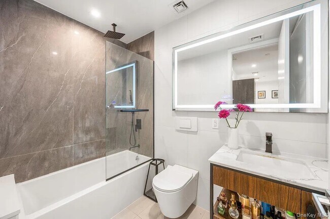 Building Photo - 1110 Madison St