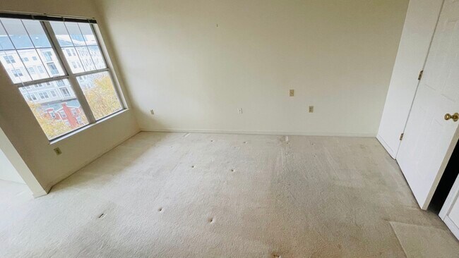 Building Photo - 1641 International Dr