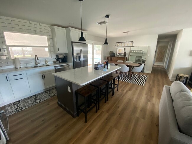 Building Photo - 3237 Key Ave