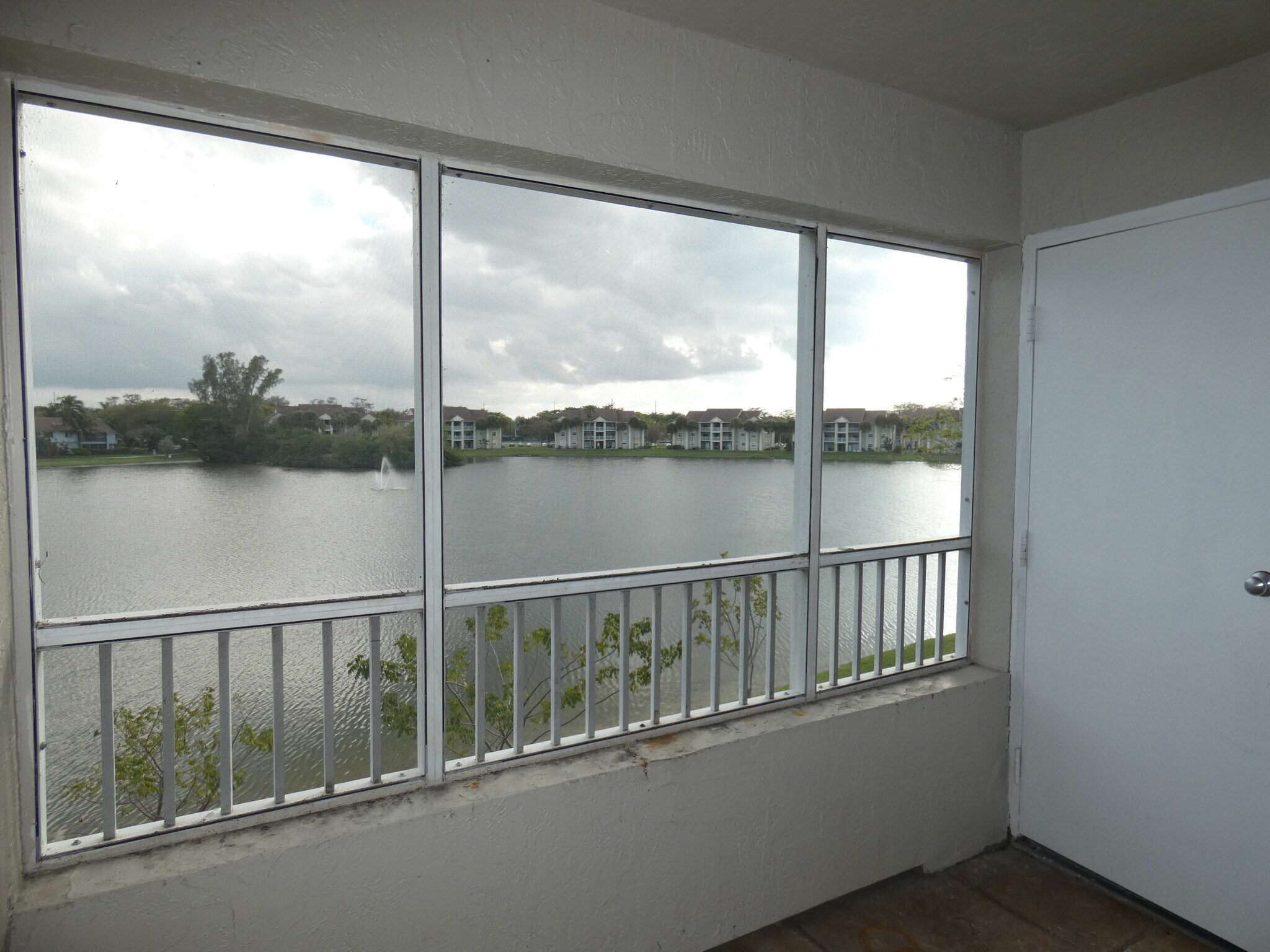 Building Photo - 2850 N Oakland Forest Dr