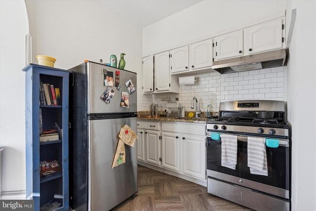 Building Photo - 344 Green Ln