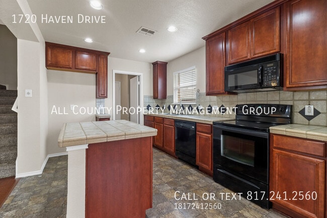 Building Photo - 1720 Haven Dr