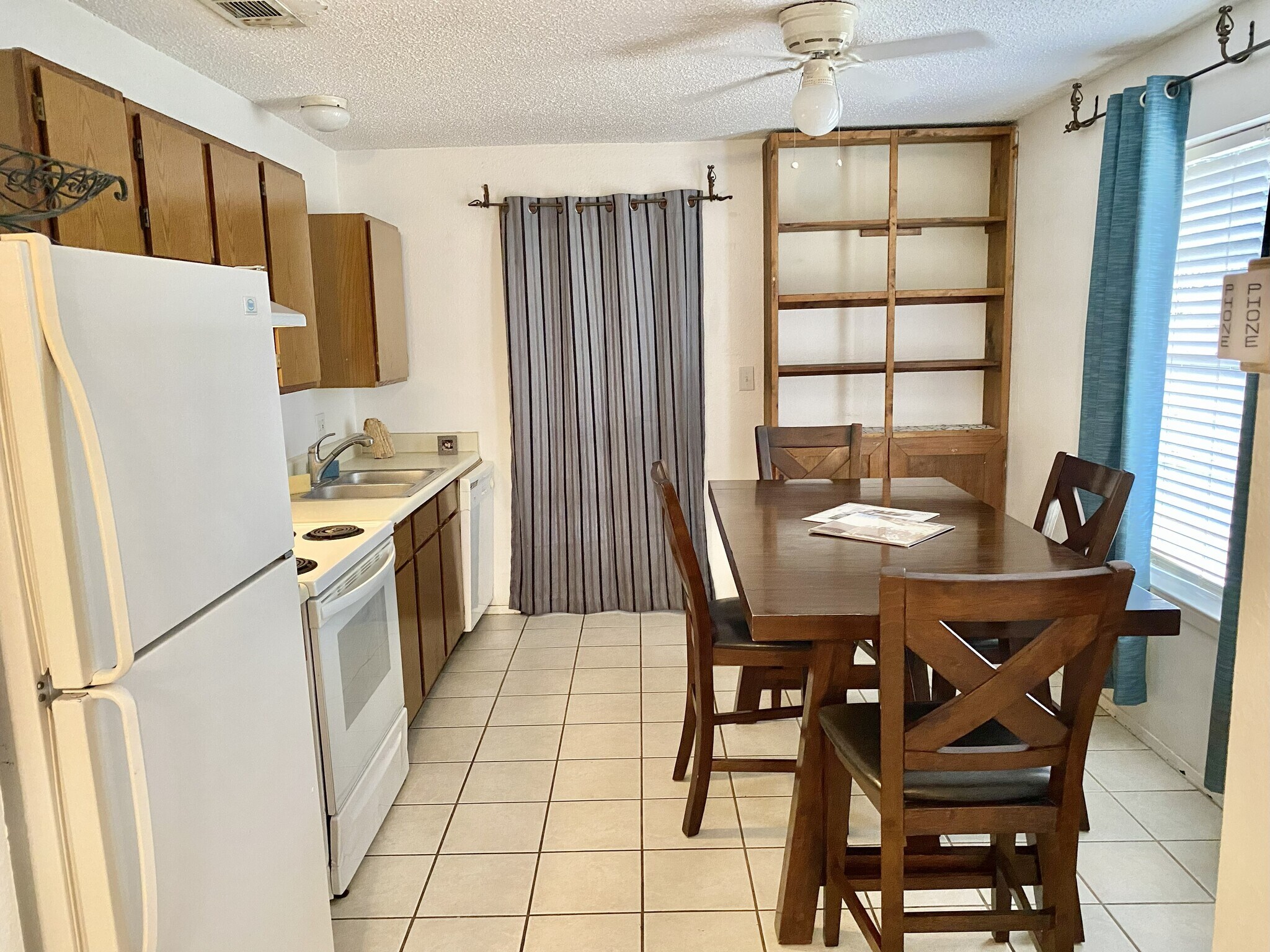 Dining room & kitchen - 1918 Castle Gate Cir