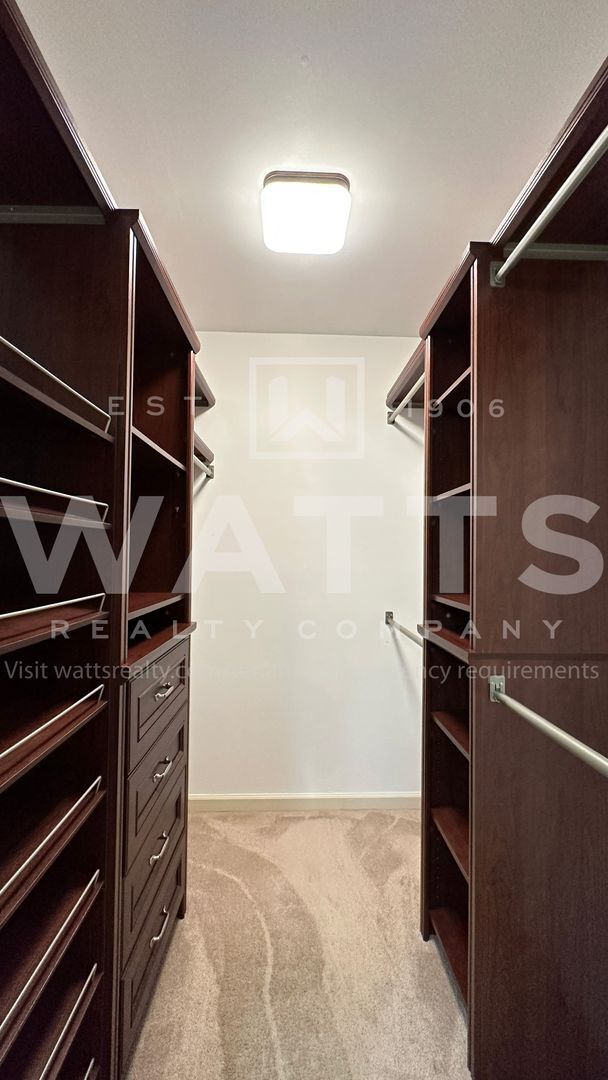 Building Photo - 4 Bedroom, 4.5 Bath Home in Heart of Hoover