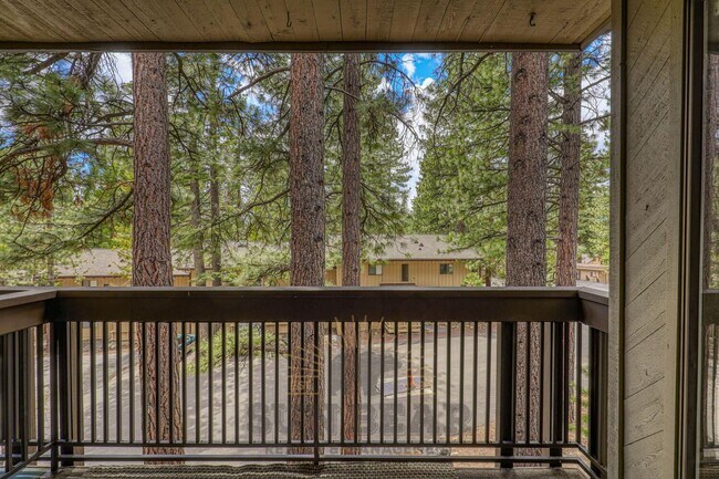 Building Photo - Adorable Condo w Elevator & Open Condo Garage