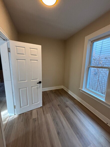 Building Photo - 238 Schiller St