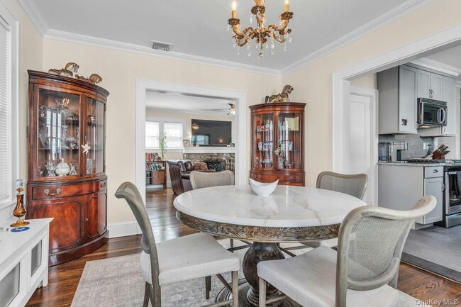 Building Photo - 23 W 7th St