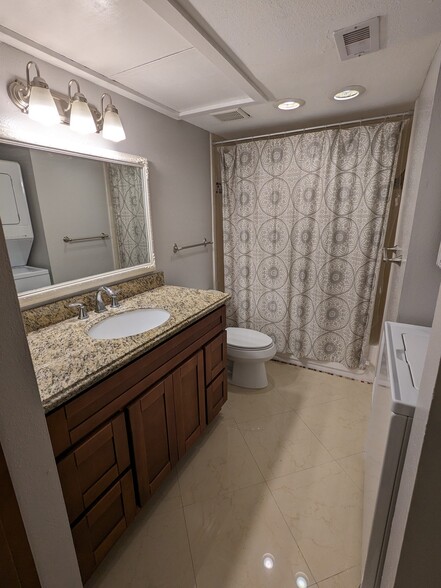 Updated bathroom with granite and marble tiles - 7555 Katy Freeway