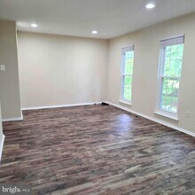 Building Photo - 17325 Sandy Knoll Dr