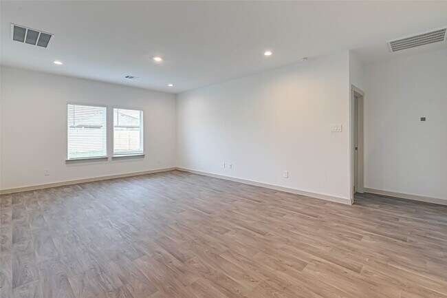 Building Photo - 250 John House Ln