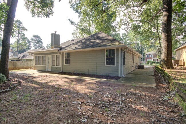 Building Photo - 205 Jarrett Ln