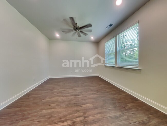 Building Photo - 611 Rivermist Dr