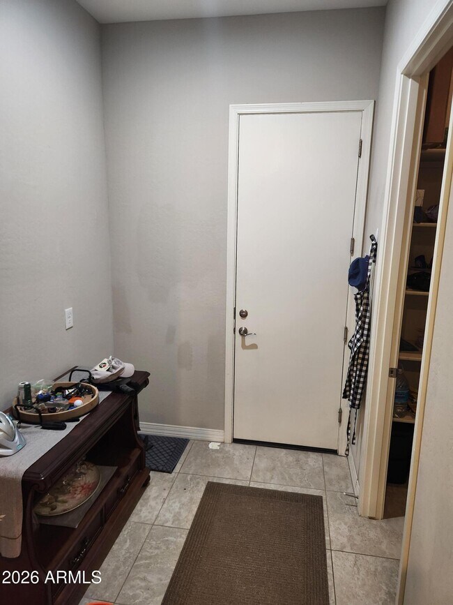 Building Photo - 416 N Questa Trail