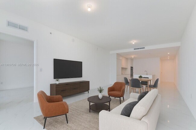 Building Photo - 700 NE 24th St