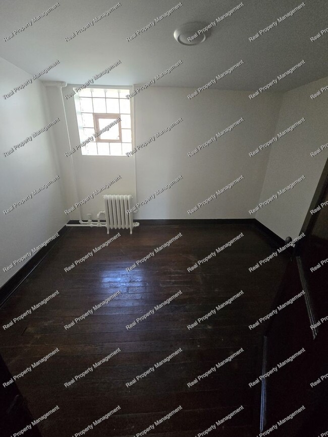 Building Photo - Charming 3 Bedroom Bungalow