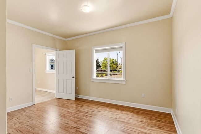 Building Photo - Newly Remodeled 4-Bedroom Oakland Duplex with Gated Parking