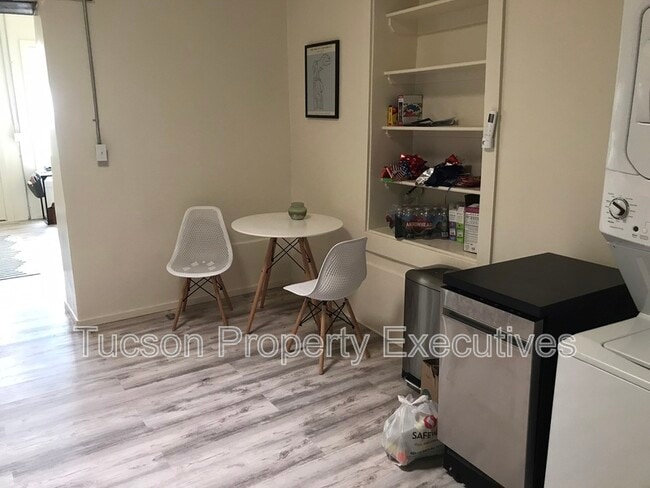 Building Photo - 343 S Convent Ave