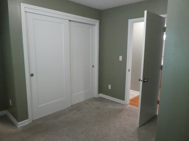 Building Photo - 1420 Dollar St