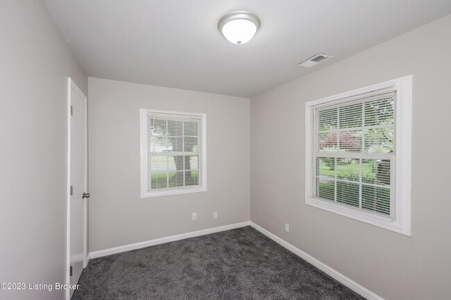 Building Photo - 5810 Alanadale Dr