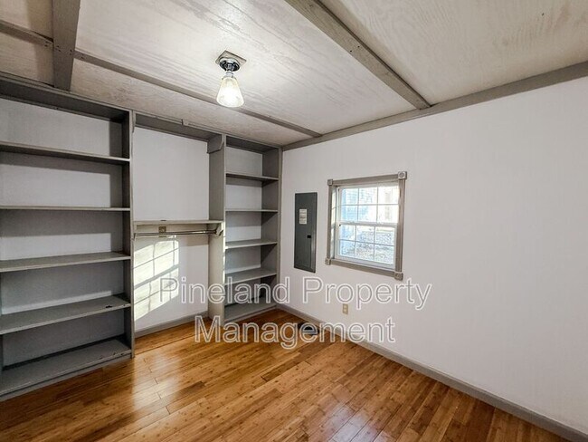 Building Photo - 413 E Donaldson Ave