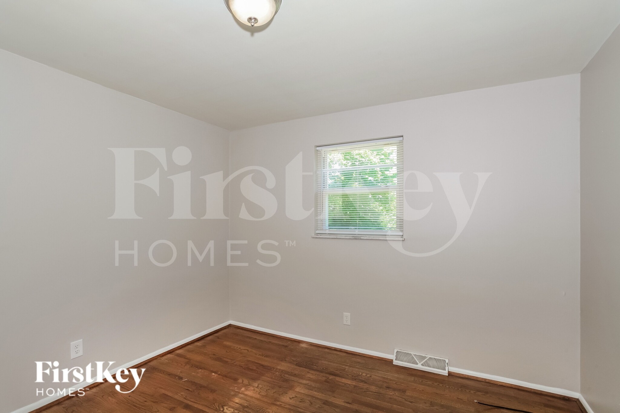 Building Photo - 9216 Maverick Dr