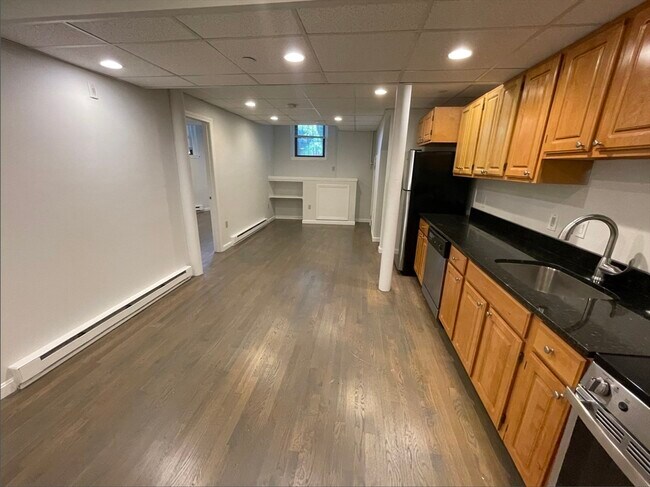 Building Photo - 77 Park Dr