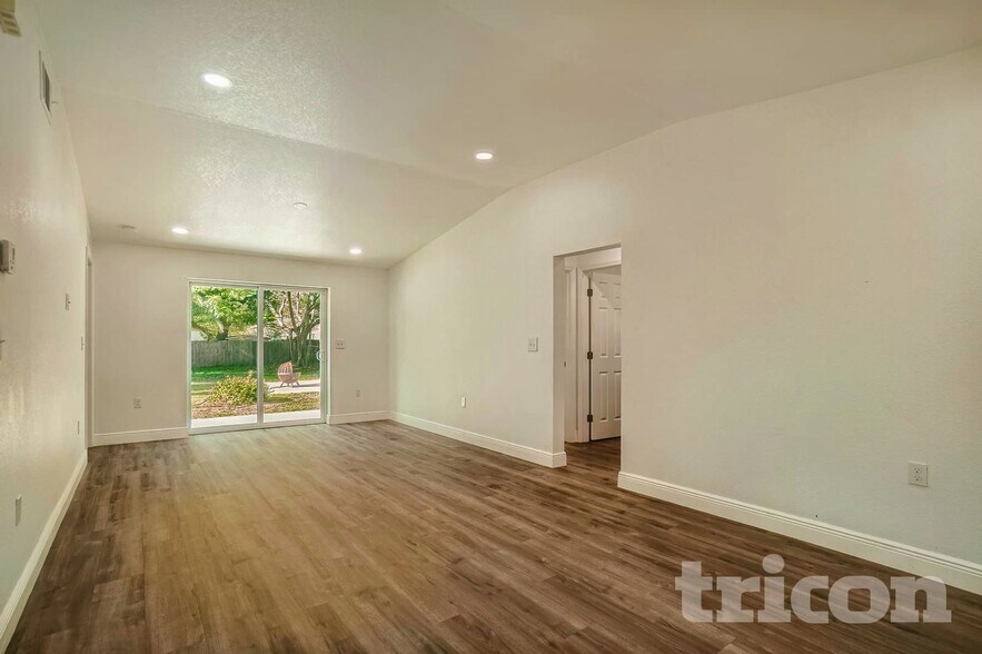 Building Photo - 2625 Nova Dr