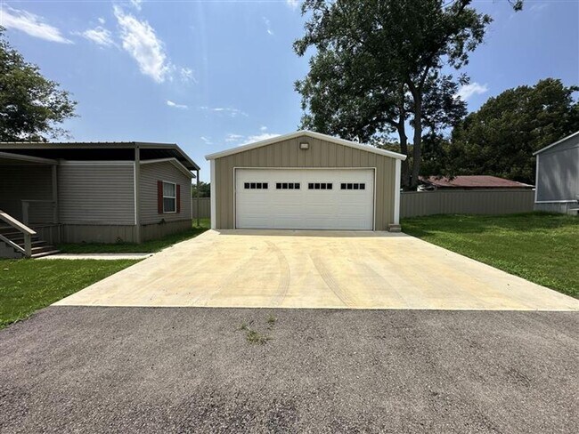 Building Photo - 13807 County Rd 220