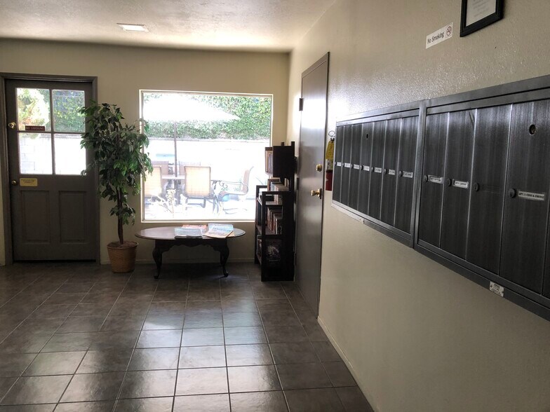 lobby - 6640 Simpson Ave