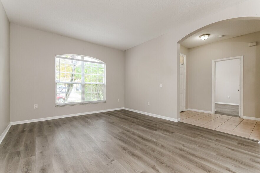Building Photo - 556 Pinehurst Cove