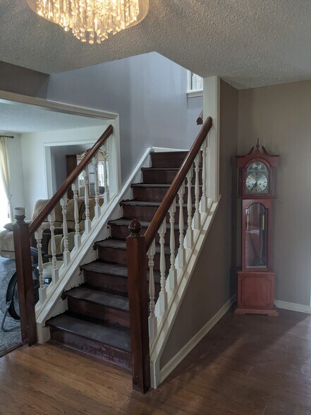 Building Photo - 19 Sandhollow Ct