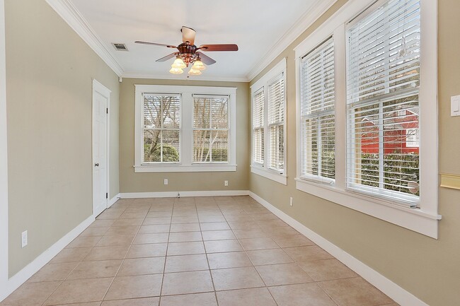 Building Photo - Great Garden District Cottage